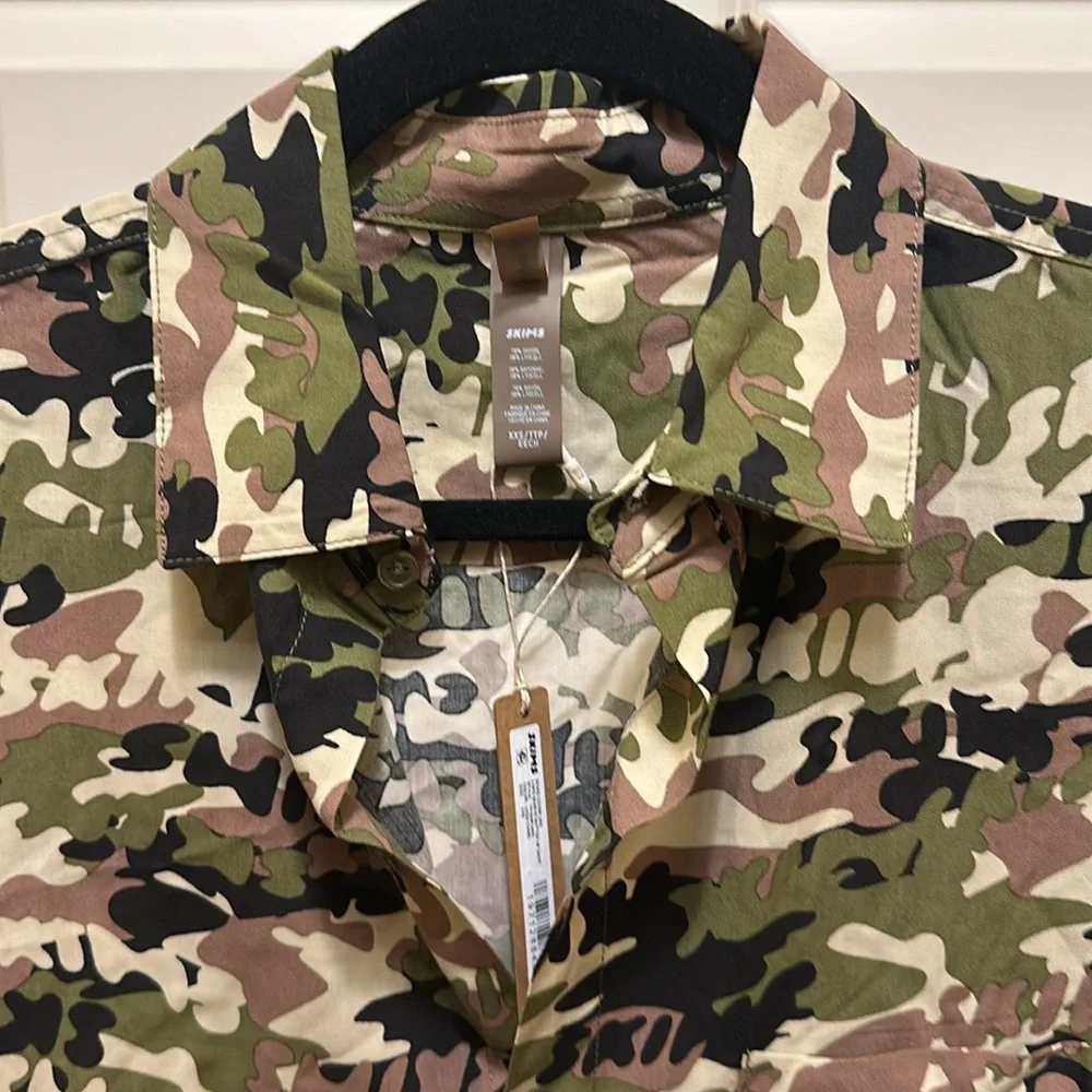 SKIMS COVER UP LONG SLEEVE BUTTON UP SHIRT in Camo Inspired Logo Print NEW